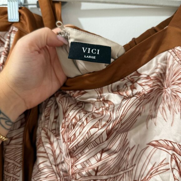 ☀️ VICI Mariza Tropical Print Satin Crop Top - Size Large (fits M/L) ☀️ - Picture 7 of 13